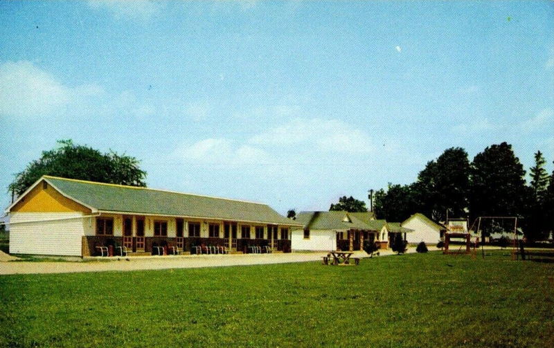 Four Leaf Clover Motel - Old Postcard (newer photo)